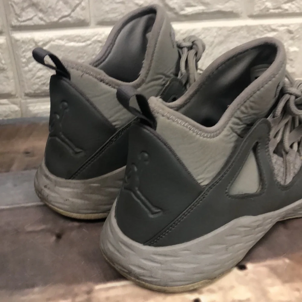 Jordan Formula 23 Gray‎ 2017 size 9 mens sneakers